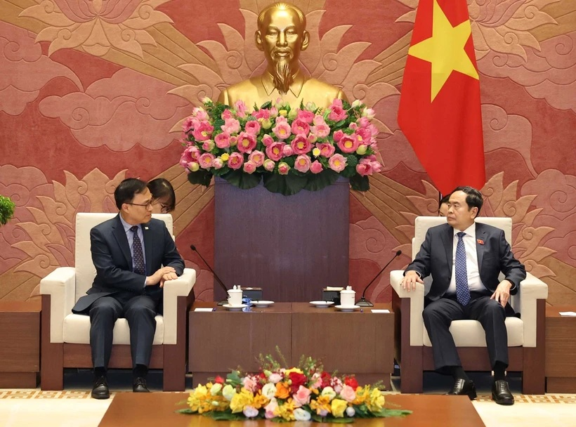 View - 	N.A. Chairman receives new Korean Ambassador to Vietnam